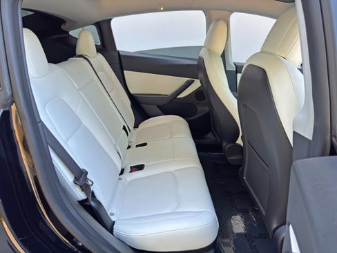 Used 2021 Tesla Model Y Long Range image 41