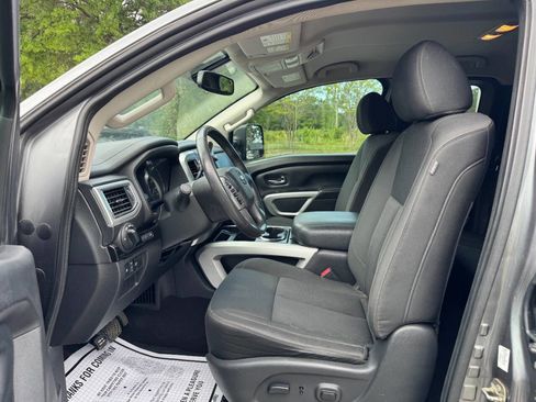 Used 2017 Nissan Titan SV RWD image 10