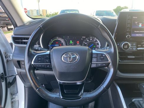 Used 2021 Toyota Highlander XLE FWD image 15