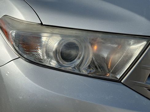 Used 2013 Toyota Highlander Plus image 37