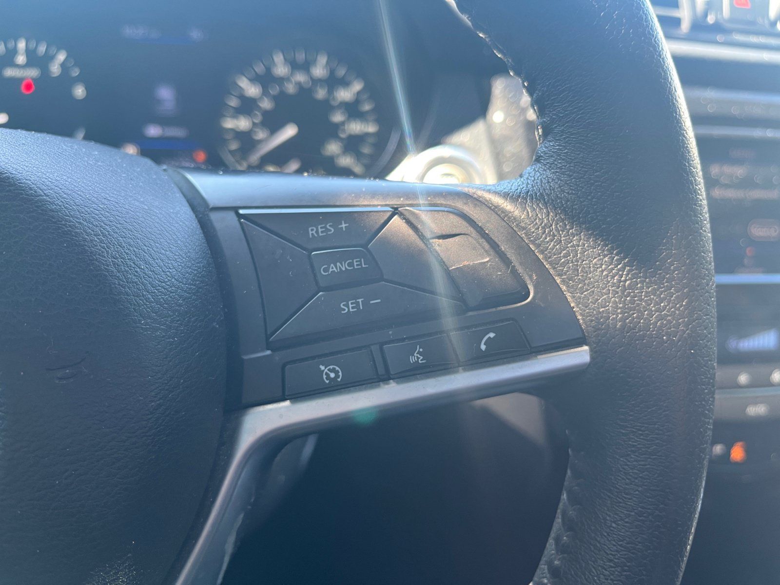 Used 2019 Nissan Rogue SV FWD image 21