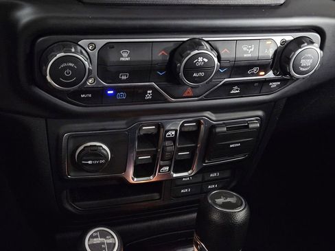 Used 2023 Jeep Wrangler Unlimited image 14