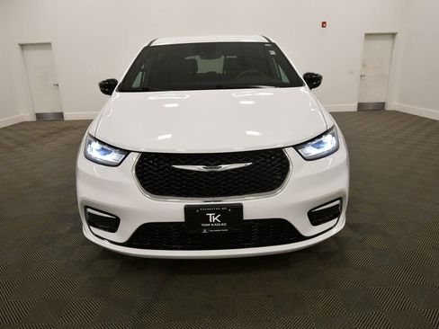 Used 2025 Chrysler Pacifica Select FWD image 11
