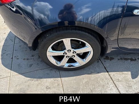 Used 2007 Pontiac Solstice Convertible w/ Premium Package RWD image 15