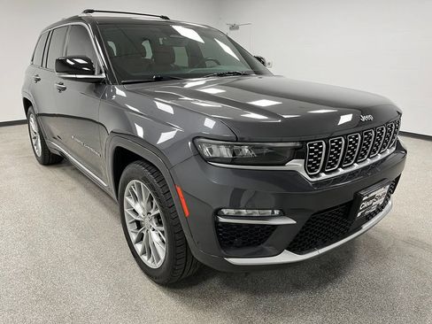 Used 2022 Jeep Grand Cherokee Summit w/ Luxury Tech Group V AWD/4WD image 2