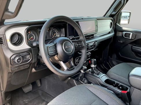 Used 2025 Jeep Wrangler Unlimited Sport AWD/4WD image 17