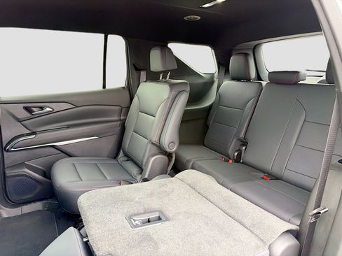 Used 2024 Chevrolet Traverse Z71 image 8