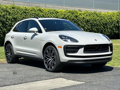 New 2026 Porsche Macan AWD/4WD image 10