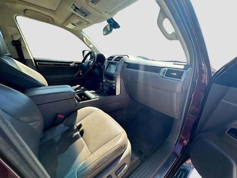 Used 2017 Lexus GX 460 image 30