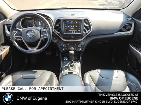 Used 2017 Jeep Cherokee Limited w/ Luxury Group AWD/4WD image 18