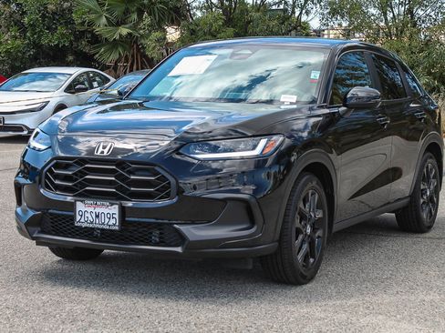 Used 2024 Honda HR-V Sport image 3