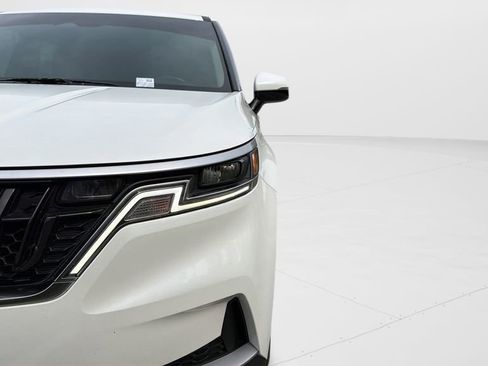 Used 2024 Kia Carnival LX FWD image 35