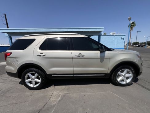 Used 2017 Ford Explorer XLT w/ Equipment Group 202A image 2