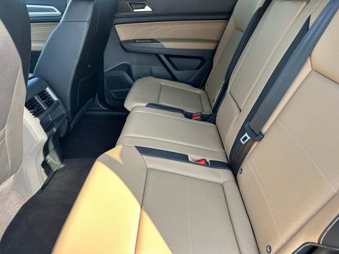 Certified 2022 Volkswagen Atlas Cross Sport SE image 7