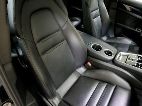Used 2018 Porsche Panamera image 9