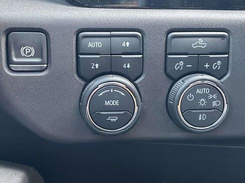 Used 2024 Chevrolet Silverado 1500 LT Trail Boss w/ Convenience Package II image 26