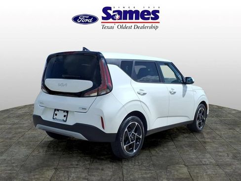 Used 2024 Kia Soul EX FWD image 3