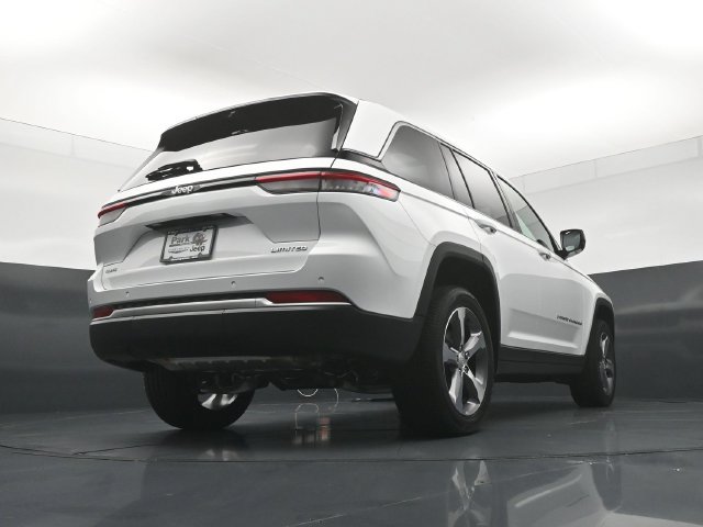 New 2026 Jeep Grand Cherokee Limited w/ Luxury Tech Group II AWD/4WD image 23