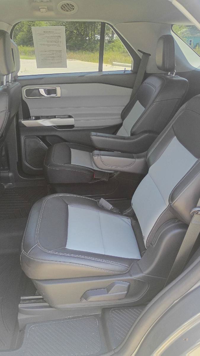 Used 2023 Ford Explorer XLT w/ Equipment Group 202A AWD/4WD image 13