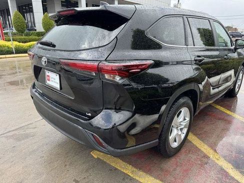 Certified 2024 Toyota Highlander LE FWD image 7