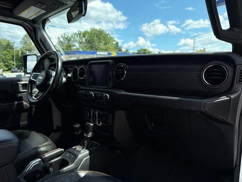 Used 2021 Jeep Wrangler Unlimited Sahara AWD/4WD image 39