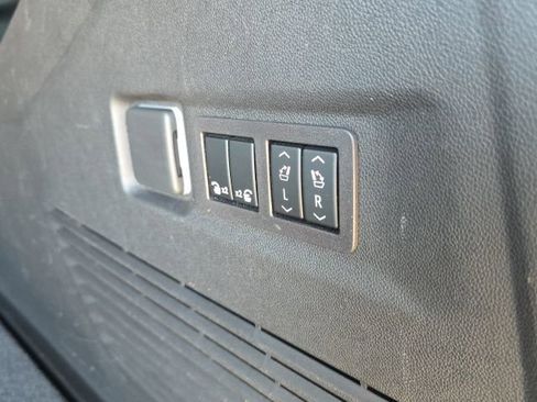 Used 2023 Chevrolet Suburban Premier w/ Advanced Technology Package image 14