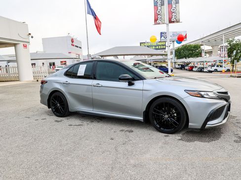 Used 2022 Toyota Camry XSE w/ Navigation Package image 6
