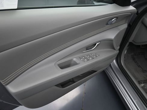 Certified 2025 Hyundai Elantra Sport image 13