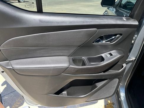 Used 2023 Chevrolet Traverse LT FWD image 21