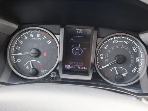 Used 2018 Toyota Tacoma Limited image 19