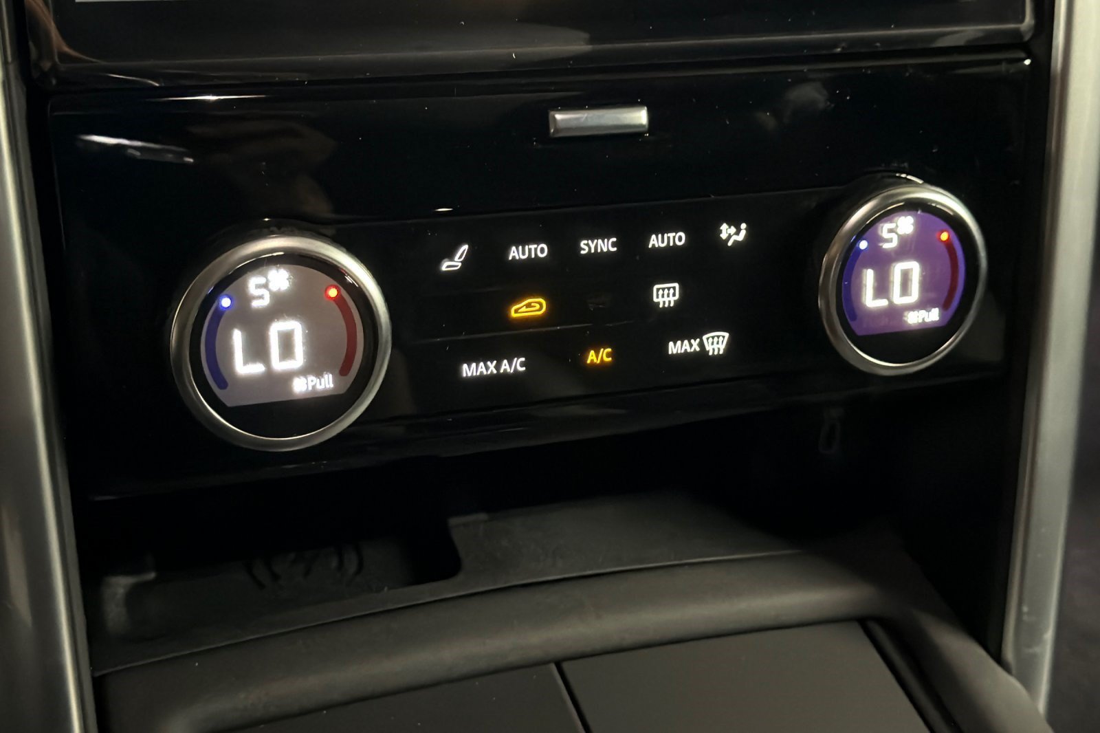 New 2026 Land Rover Discovery S AWD/4WD image 17