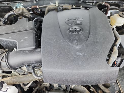 Used 2023 Toyota Tacoma SR5 w/ Technology Package AWD/4WD image 17