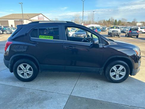 Used 2016 Chevrolet Trax LT w/ LT Convenience Package image 4