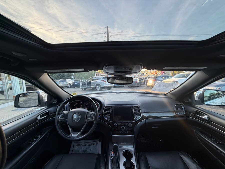 Used 2019 Jeep Grand Cherokee Overland AWD/4WD image 25