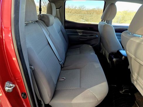 Used 2014 Toyota Tacoma PreRunner image 28