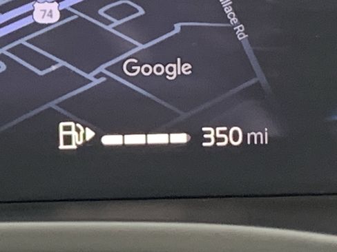 Used 2025 Volvo XC40 B5 Plus image 22