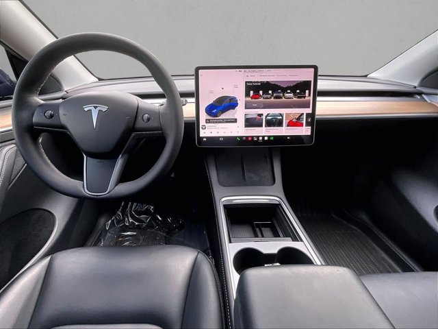 Used 2025 Tesla Model Y Long Range RWD image 16