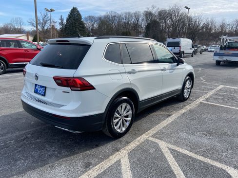 Used 2019 Volkswagen Tiguan SE w/ Panoramic Sunroof Package image 6