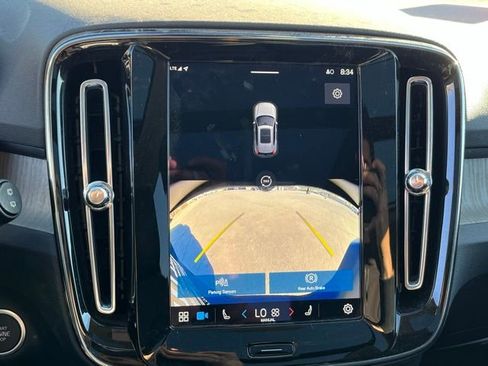 Used 2025 Volvo XC40 B5 Plus image 18