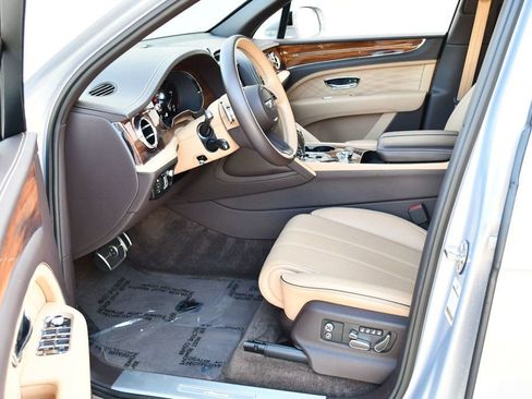Used 2023 Bentley Bentayga Extended Wheelbase AWD/4WD image 17