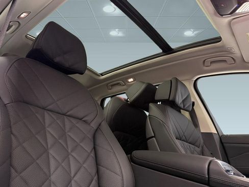 Used 2026 BMW X7 xDrive40i w/ Premium Package image 14