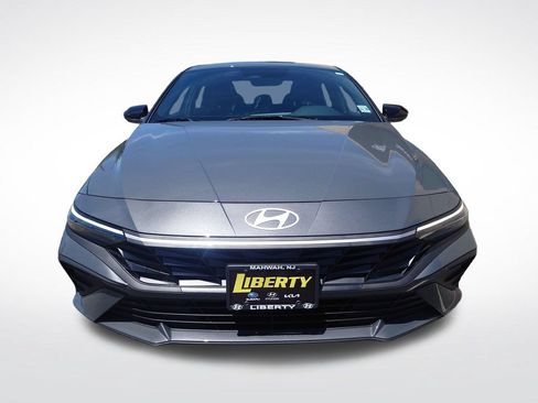 Used 2026 Hyundai Elantra Sport FWD image 9