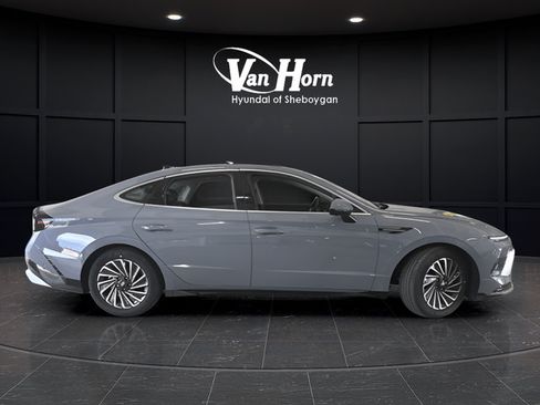 Used 2025 Hyundai Sonata Limited FWD image 2