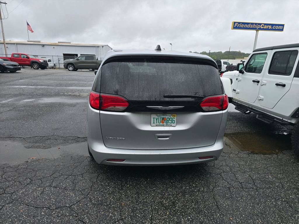 Used 2023 Chrysler Voyager LX FWD image 12