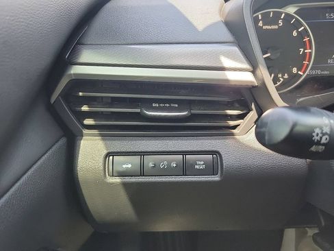 Used 2024 Nissan Altima 2.5 SR FWD image 14