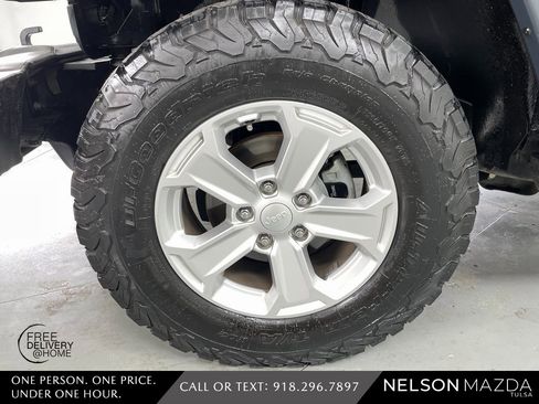 Used 2017 Jeep Wrangler Unlimited Sahara w/ Quick Order Package 24E Chief image 11