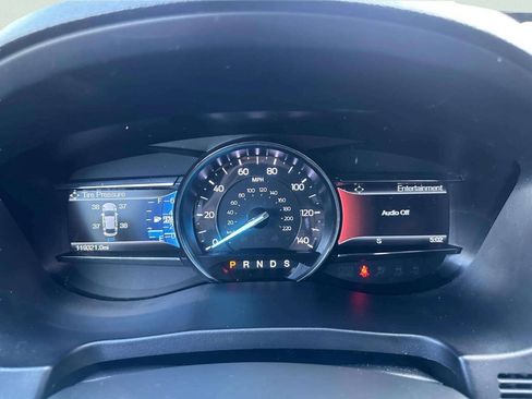 Used 2017 Ford Explorer XLT w/ Equipment Group 202A AWD/4WD image 25