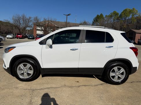 Used 2019 Chevrolet Trax LT w/ Sun & Sound Package image 2