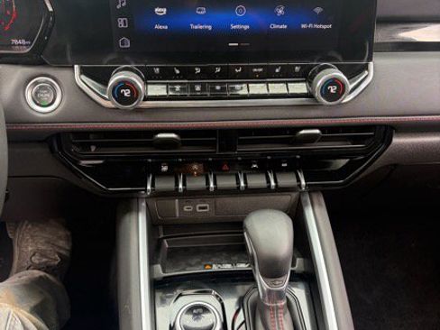 Used 2025 Chevrolet Colorado Z71 w/ Z71 Convenience Package 2 image 11