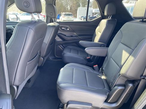 Used 2023 Chevrolet Traverse LT w/ LT Premium Package image 18